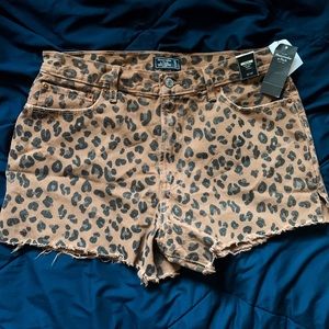 Brand new super cute Abercrombie denim shorts!